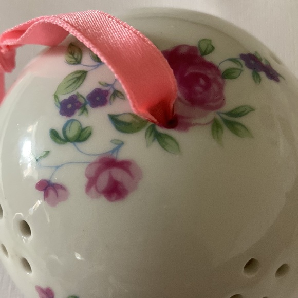 Andre Richard Japan Pomander White Ceramic Roses Sachet Potpourri - Picture 3 of 6